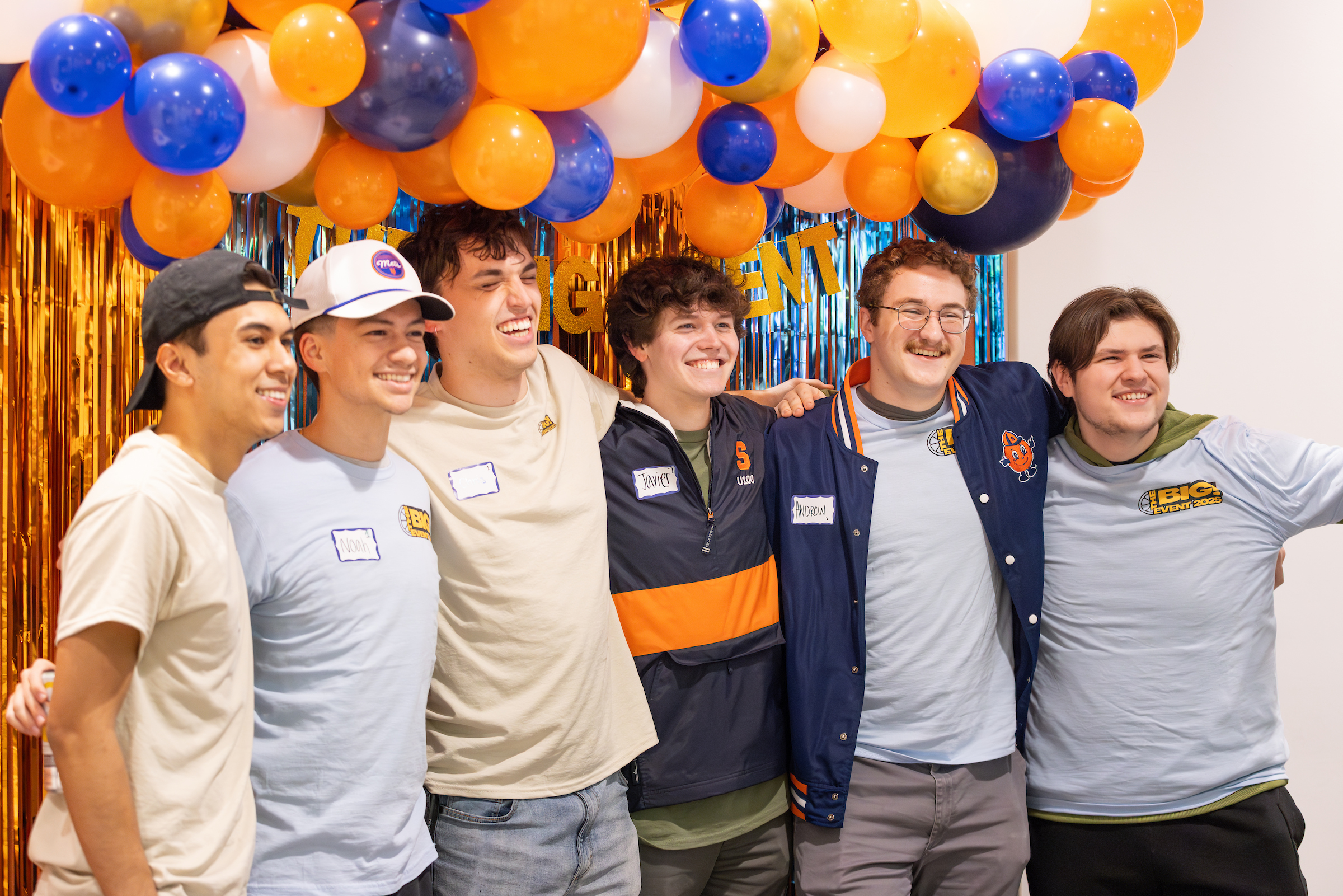 Student orientation group photo with balloons.