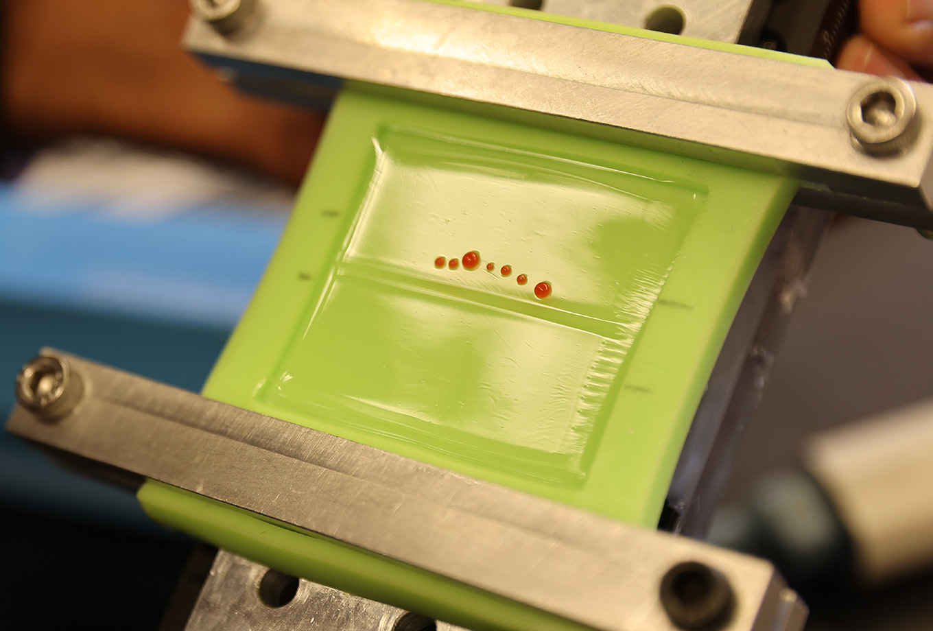 creases in material helping direct droplets
