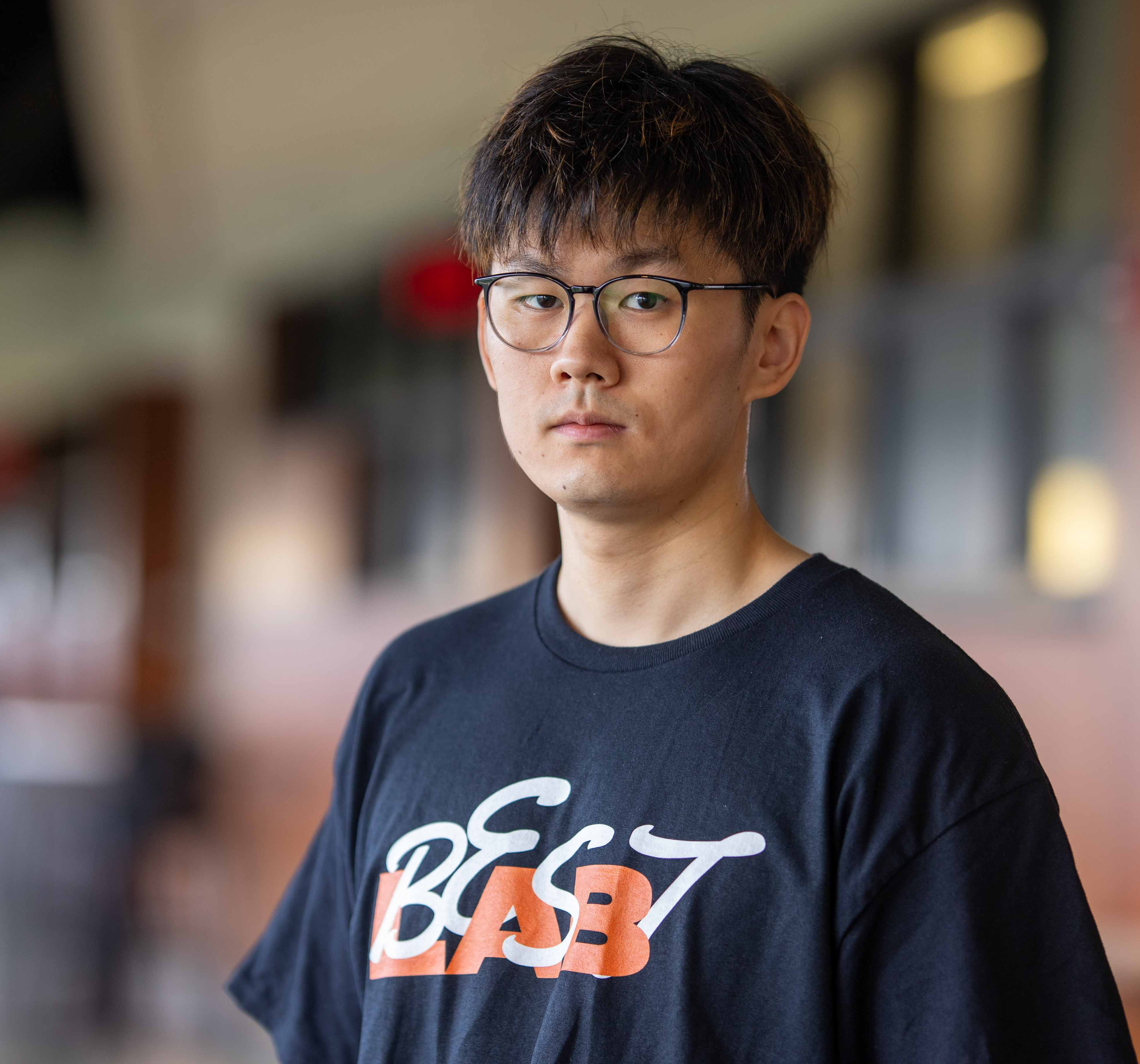 A portrait of Xuezheng Wang