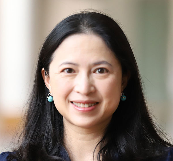 Qinru Qiu smiling. 