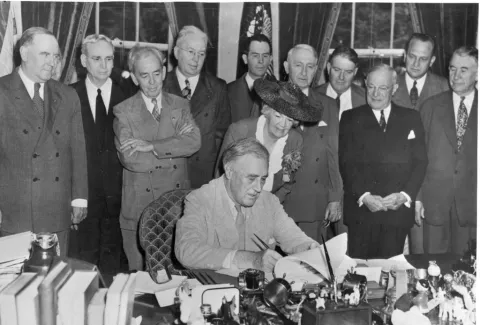 GI Bill signing 1024x694