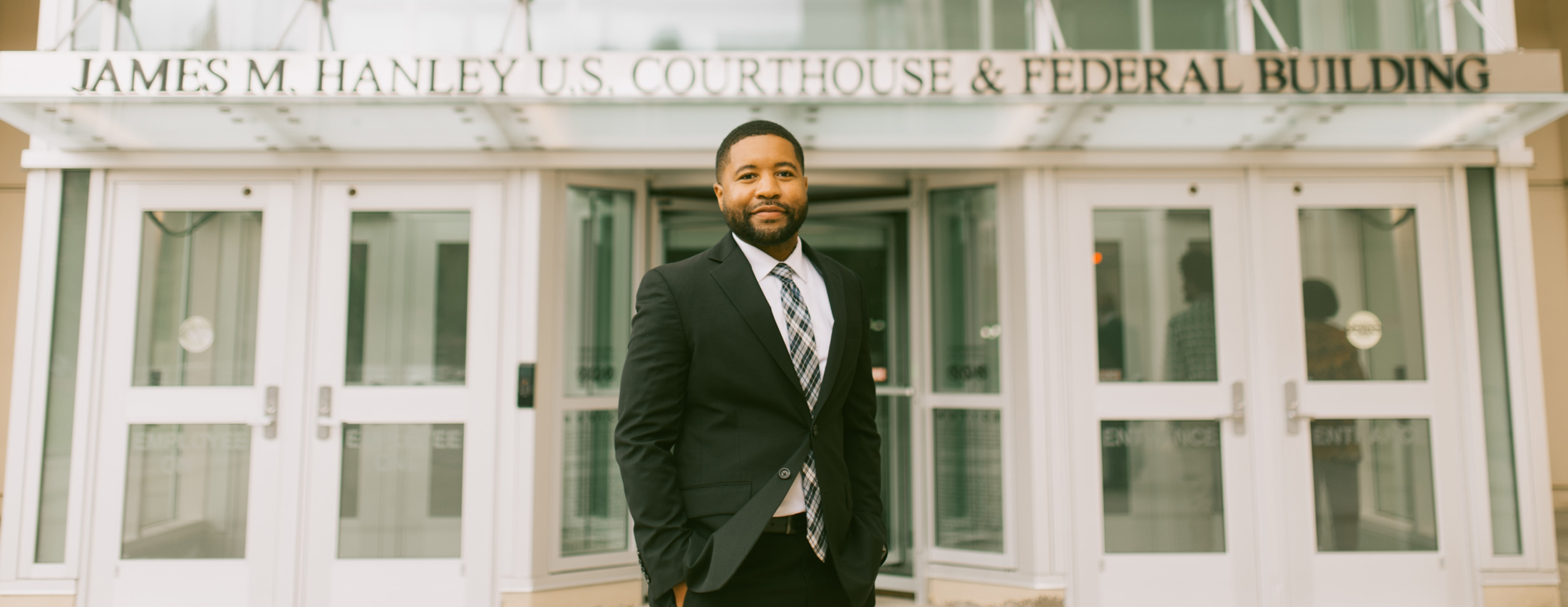 A student stands in front of the federal courthouse building