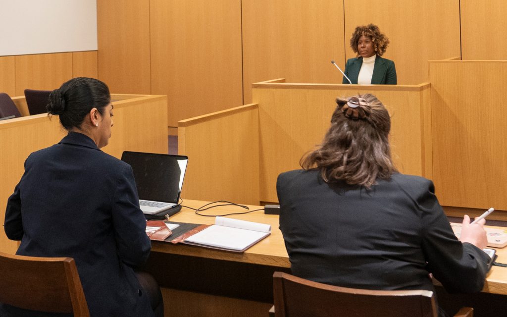 Yendi Fontenard L&rsquo;26 takes the stand in a mock trial