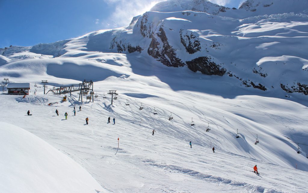SaasFee Skiing 1920x1200px 1024x640