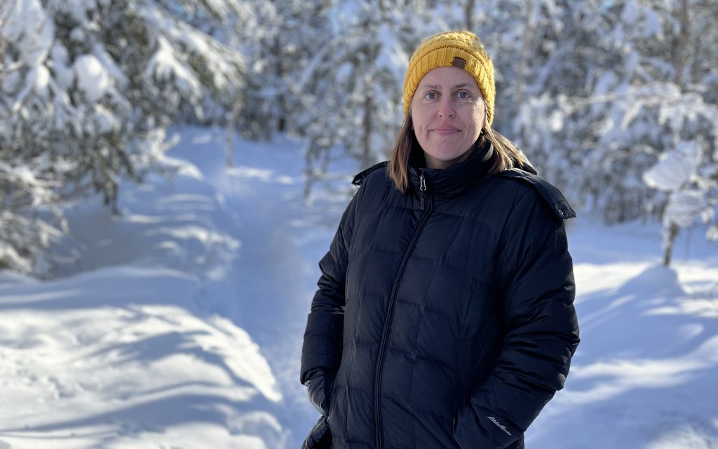 Sarah Roberts Alaska 1920x1200 1024x641